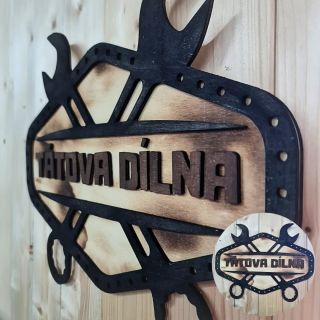 Dřevěná cedulka pro dědu nebo tátu do dílny 🛠 Najdete na našem e-shopu www.TEDDYWRAP.cz 🌐 #darek #protatu #provedu...