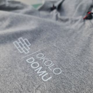 Firemní logo 🏢, název týmu 🤝 nebo třeba jednotné mikiny pro celý kolektiv 👕👥? Zvládneme potisk na trička, mikiny i další...